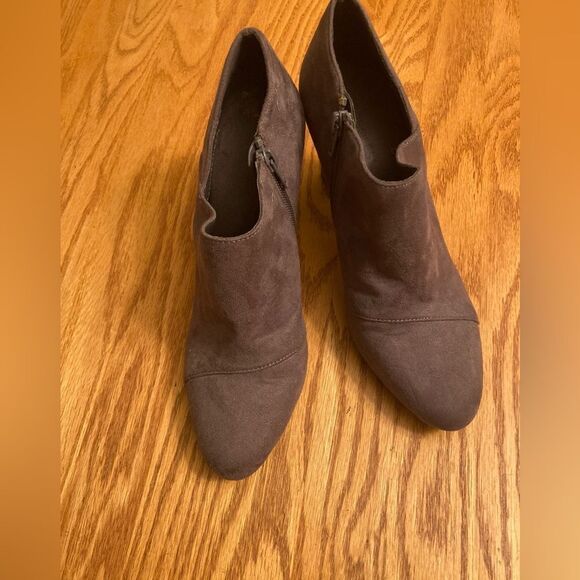 Aerosoles Suede Short boot Pumps - Picture 1 of 9